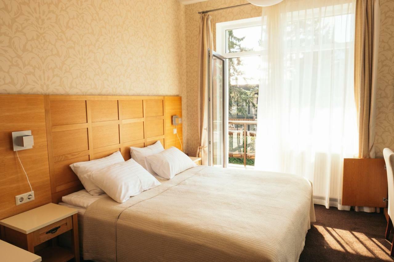 Hotel Vila Diemedis Palanga Exteriör bild
